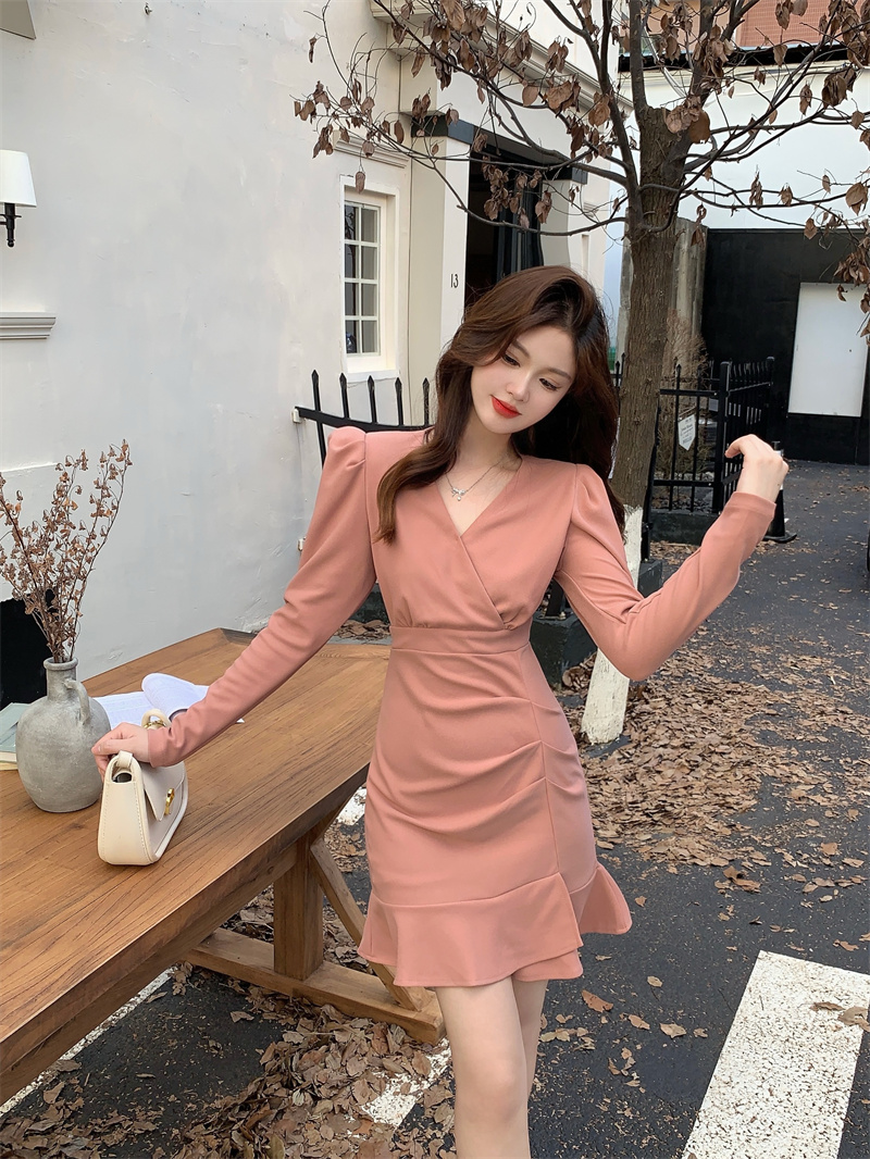Elegant French V-Neck Long Sleeve Black Dress for Women 2026 Spring New High-End Temperament Dress Spring Wear